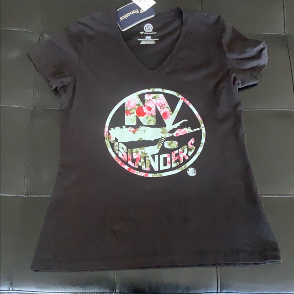 New York Islanders Women’s V-neck floral T…